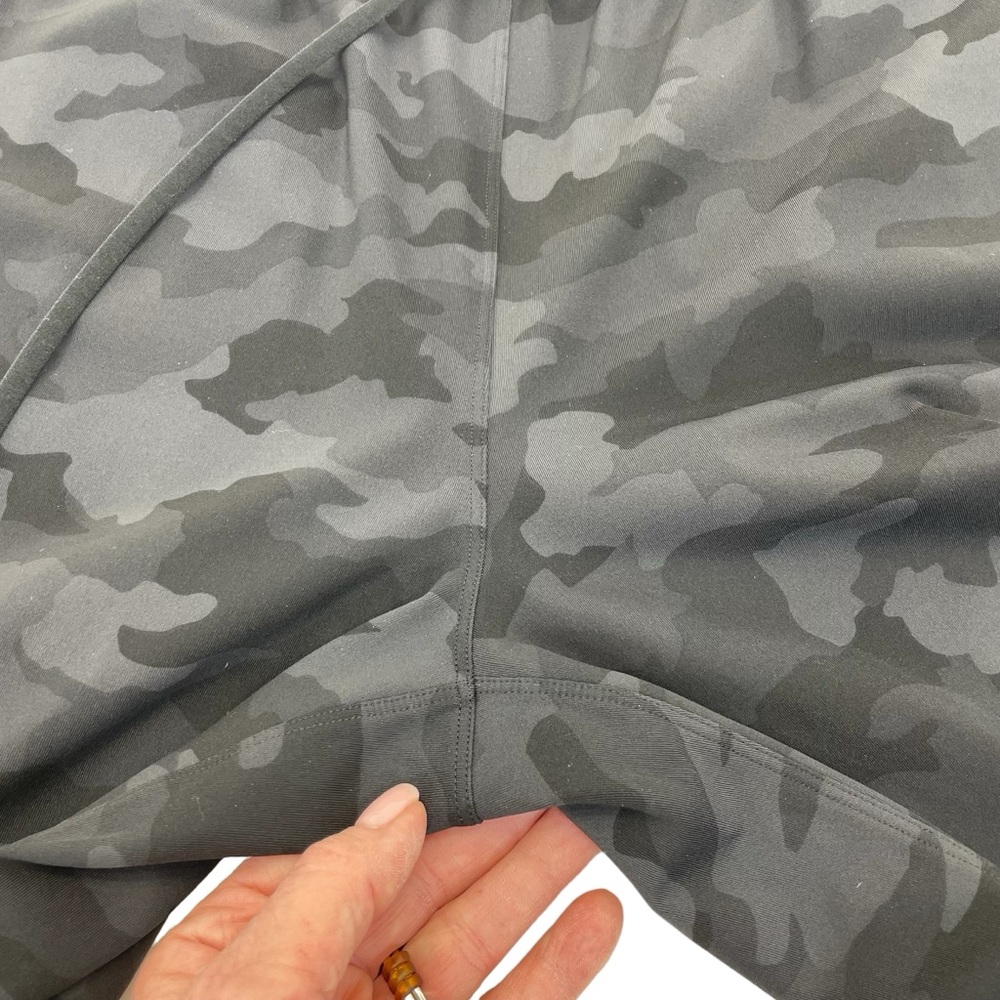 Lululemon Pants 6 Black Camo - Picture 16 of 16